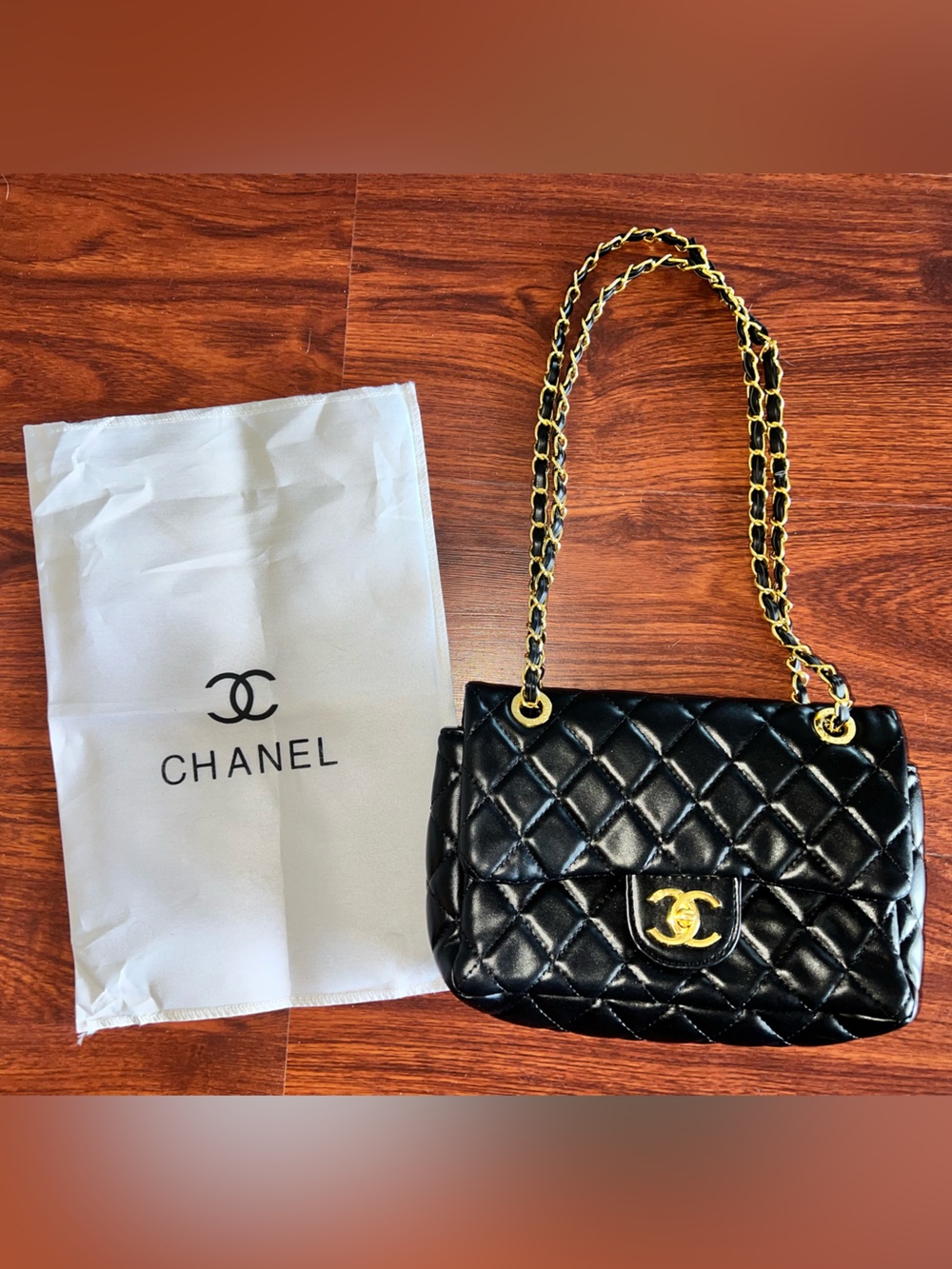 CHANEL Black Quilted Shoulder Bag with Gold Chain